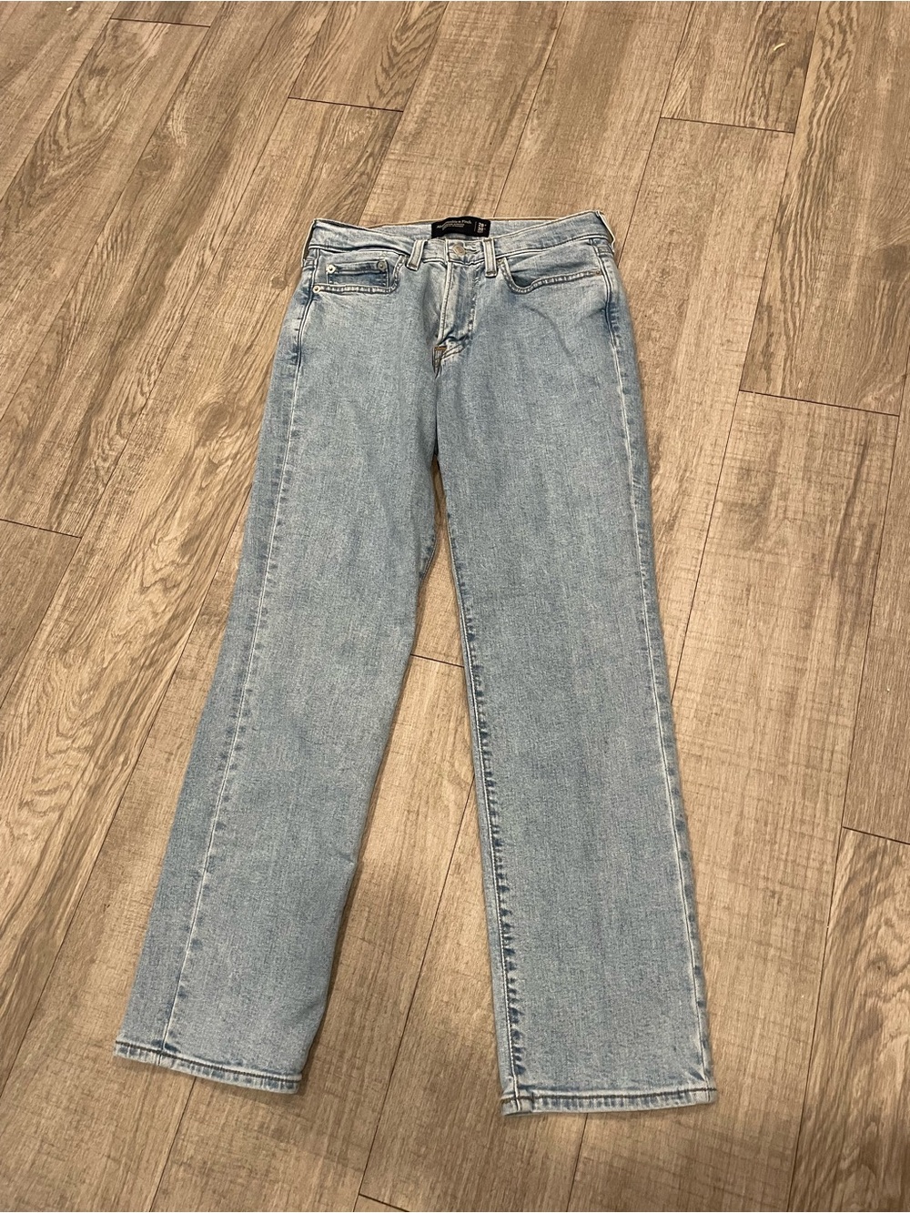 Abercrombie & Fitch Signature Stretch Athletic Straight Lt wash High Rise jeans